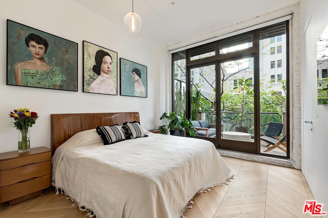 460 S Spring St Unit: 201