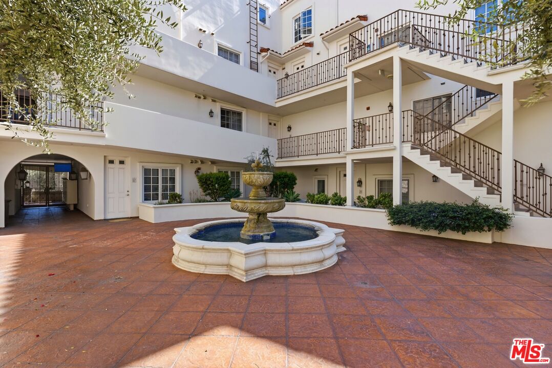 851 N San Vicente Blvd Unit: 318