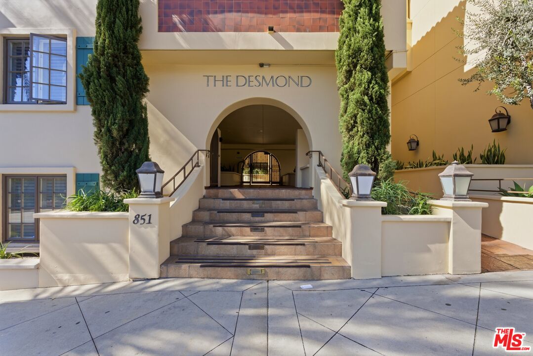 851 N San Vicente Blvd Unit: 318