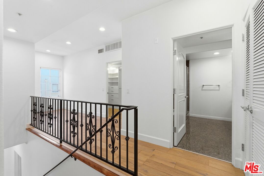 851 N San Vicente Blvd Unit: 318