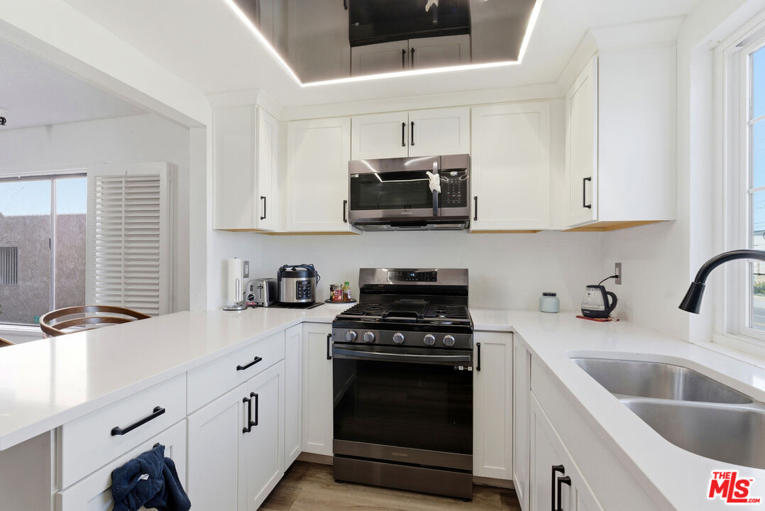 4551 Kester Ave Unit: 1