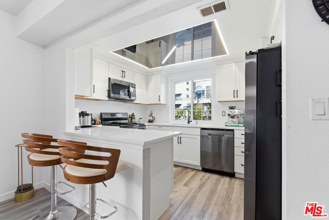 4551 Kester Ave Unit: 1