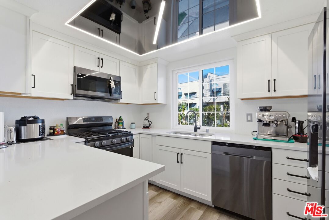 4551 Kester Ave Unit: 1