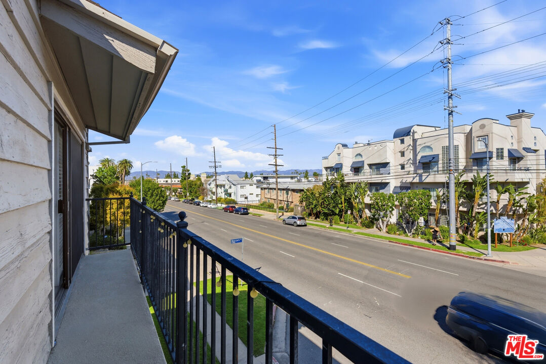 4551 Kester Ave Unit: 1