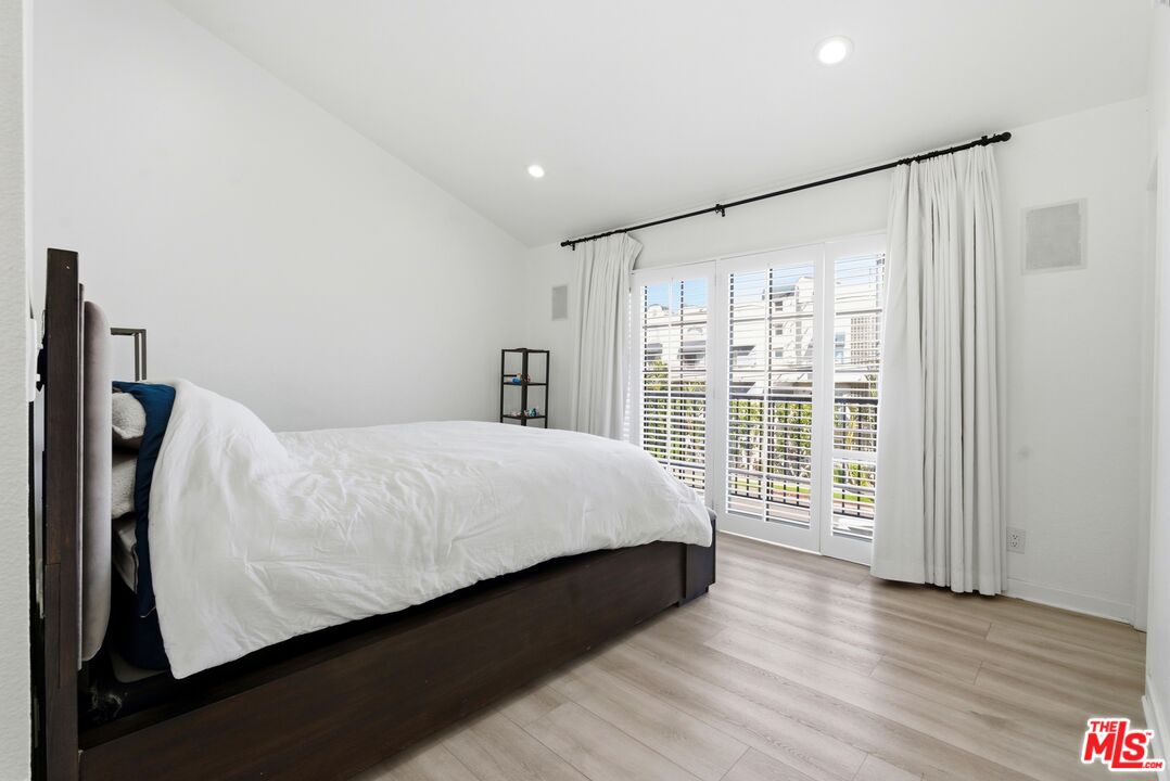 4551 Kester Ave Unit: 1