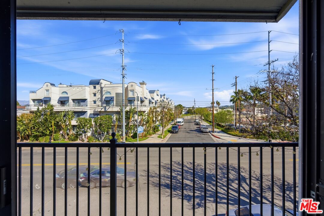 4551 Kester Ave Unit: 1