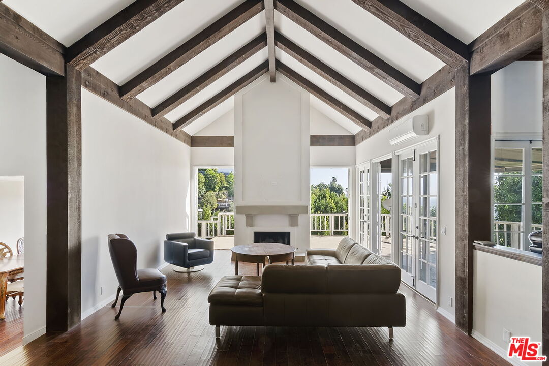 1478 Sunset Plaza Dr