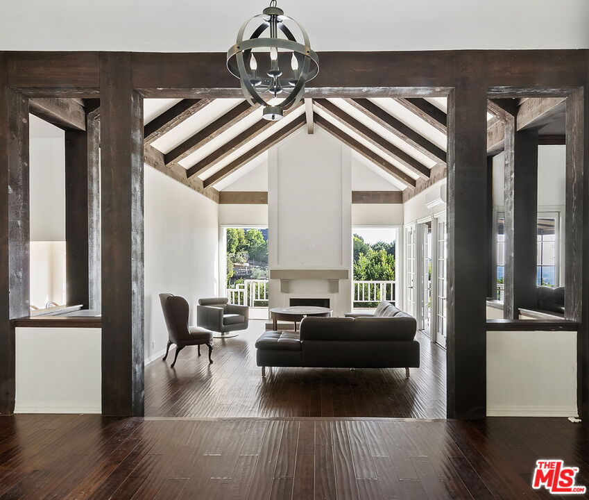 1478 Sunset Plaza Dr