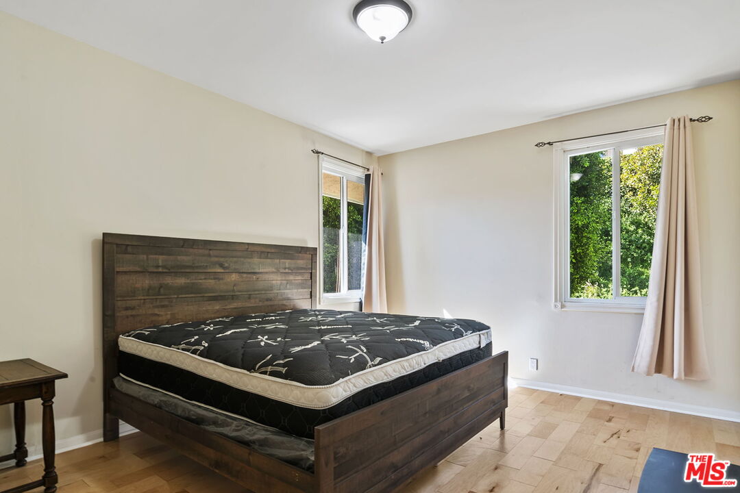 1478 Sunset Plaza Dr