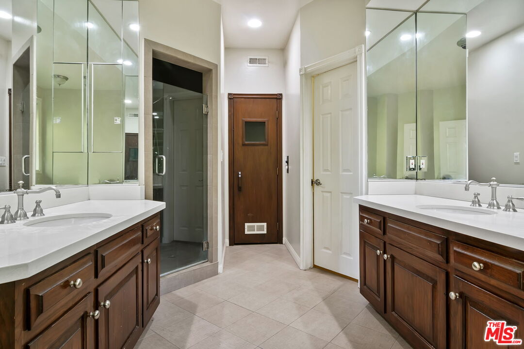 1478 Sunset Plaza Dr