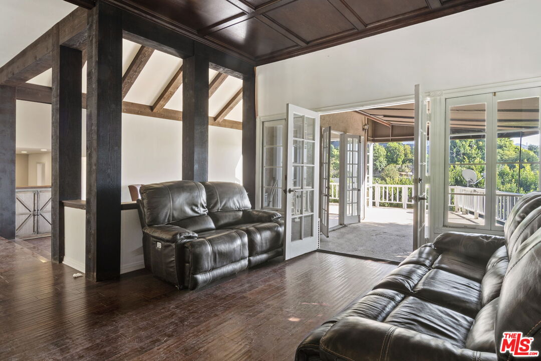 1478 Sunset Plaza Dr