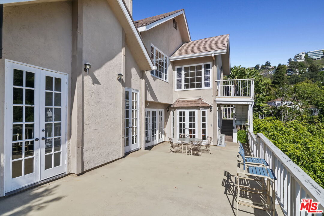 1478 Sunset Plaza Dr