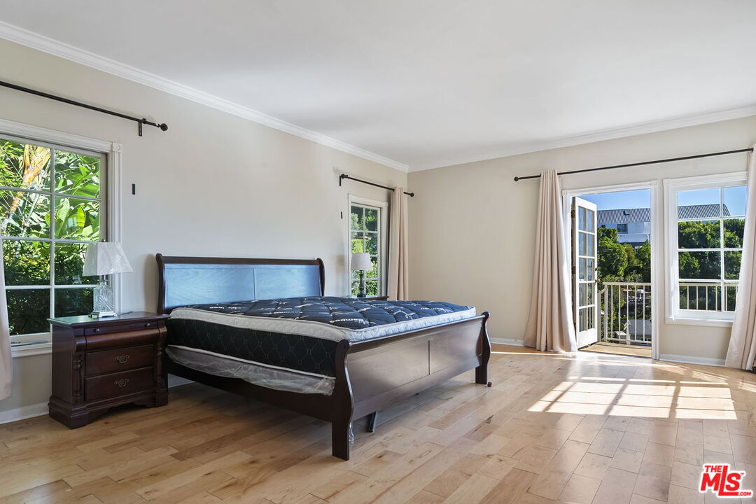 1478 Sunset Plaza Dr