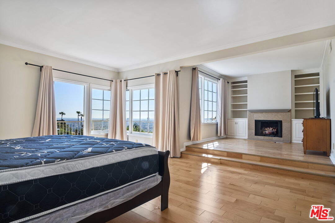 1478 Sunset Plaza Dr