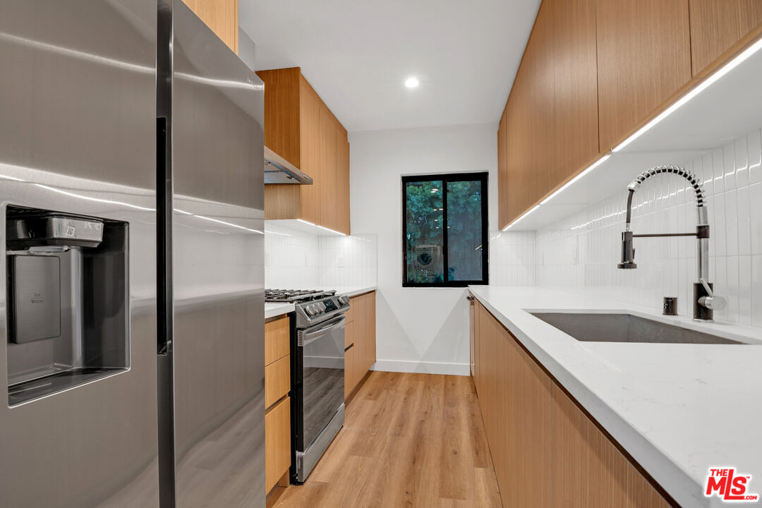 950 Havenhurst Dr Unit: 6