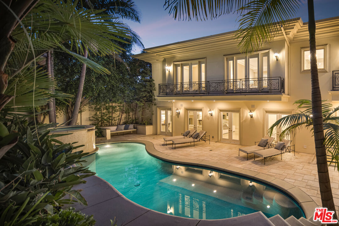 1350 Benedict Canyon Dr