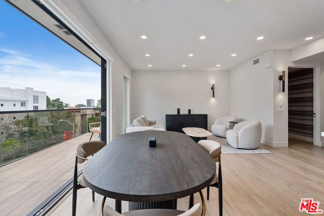 505 S Barrington Ave Unit: 401