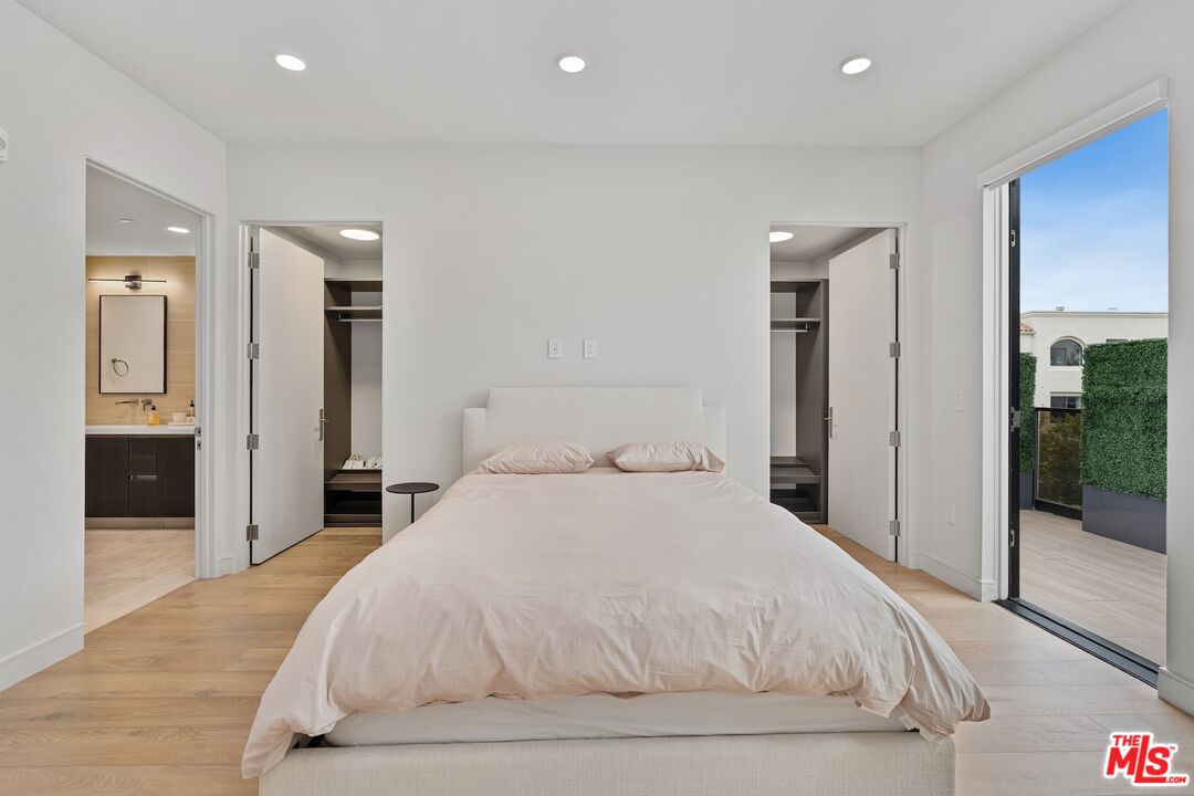 505 S Barrington Ave Unit: 401