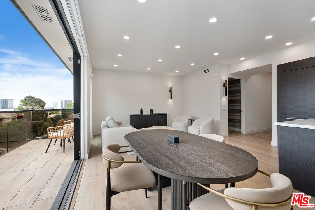 505 S Barrington Ave Unit: 401