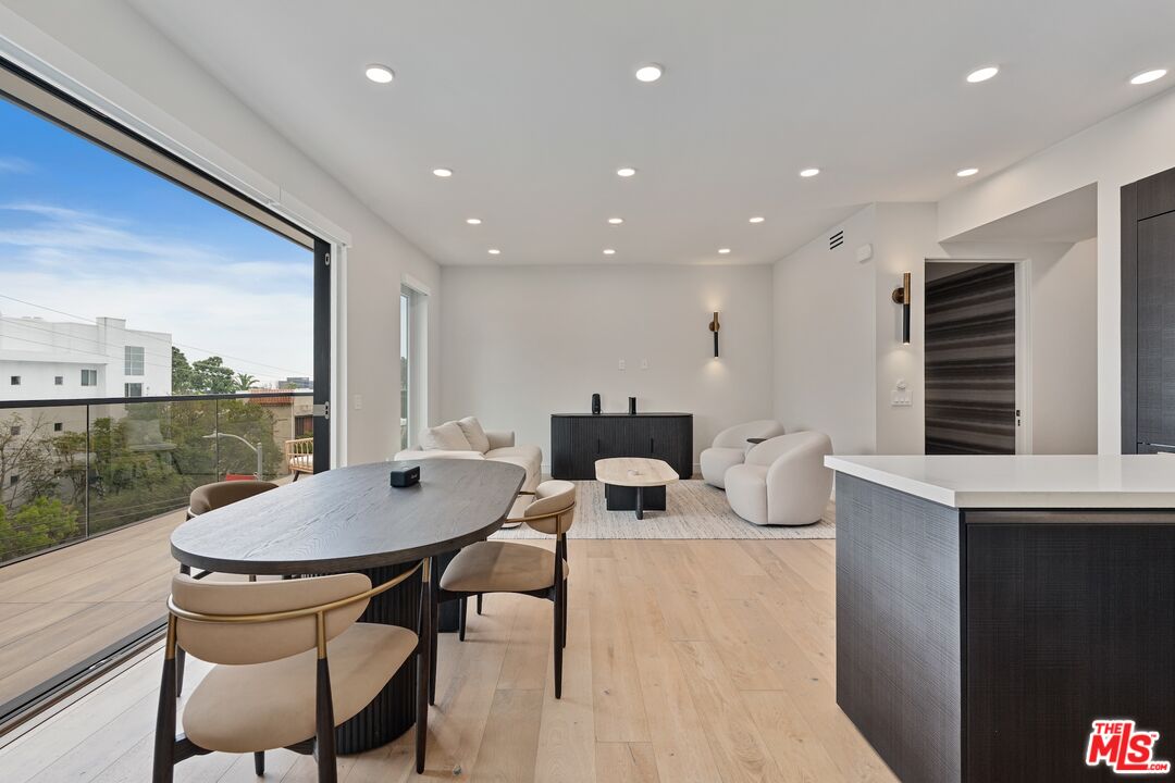 505 S Barrington Ave Unit: 401