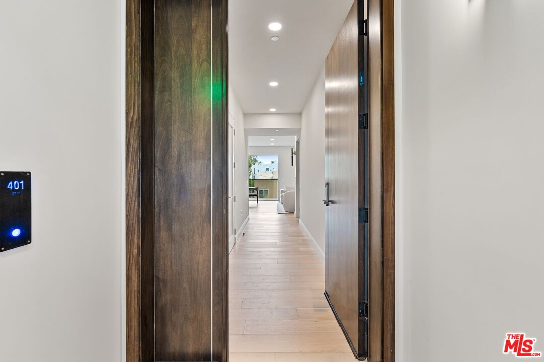 505 S Barrington Ave Unit: 401