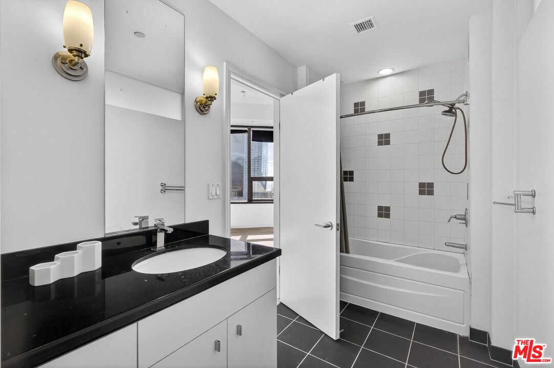 1100 Wilshire Blvd Unit: 2811