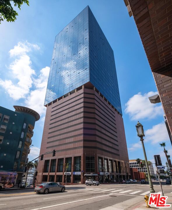 1100 Wilshire Blvd Unit: 2811