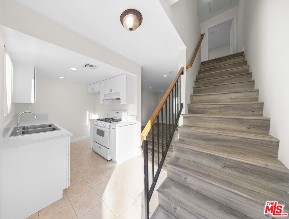 14112 Delano St Unit: Unit 2