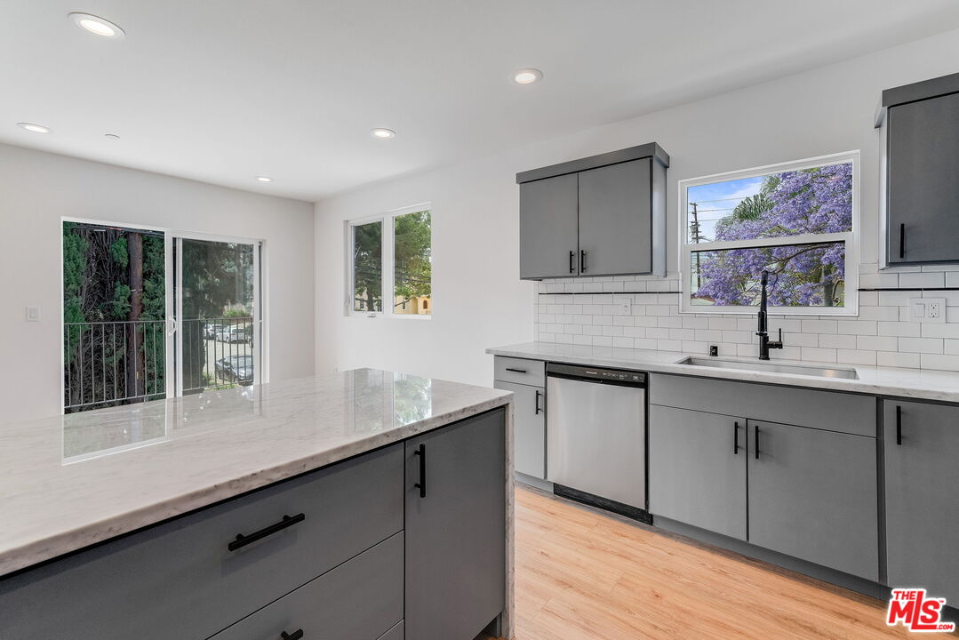 1435 S Crescent Heights Blvd