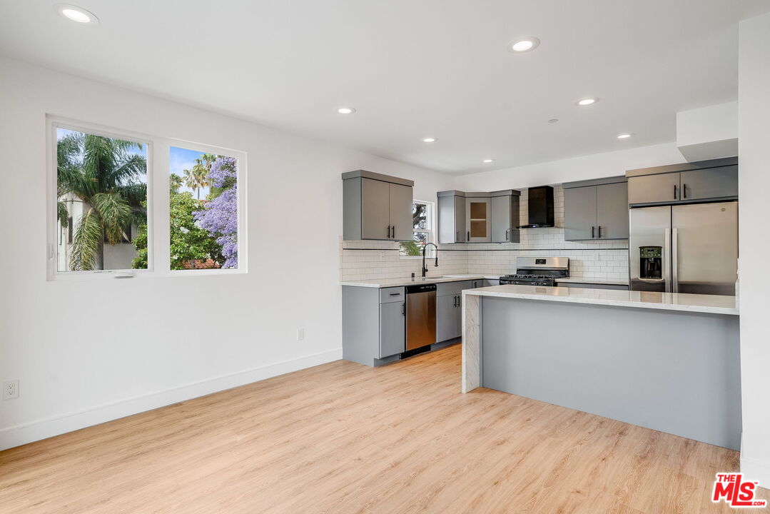 1435 S Crescent Heights Blvd