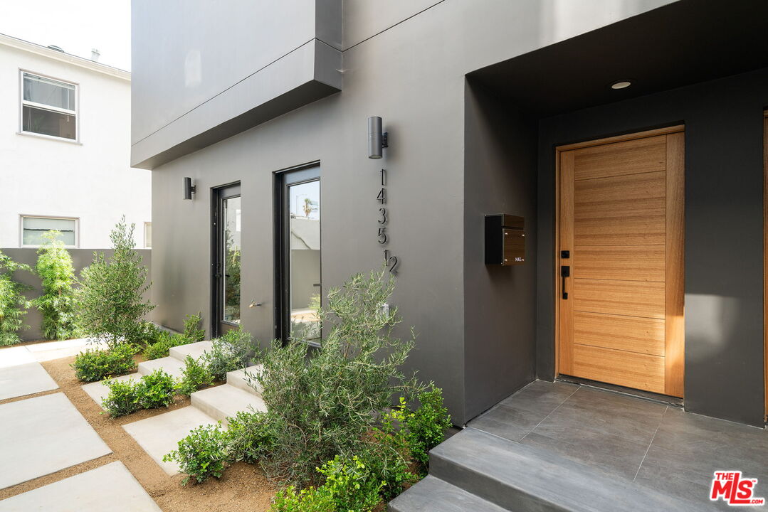 1435 S Crescent Heights Blvd