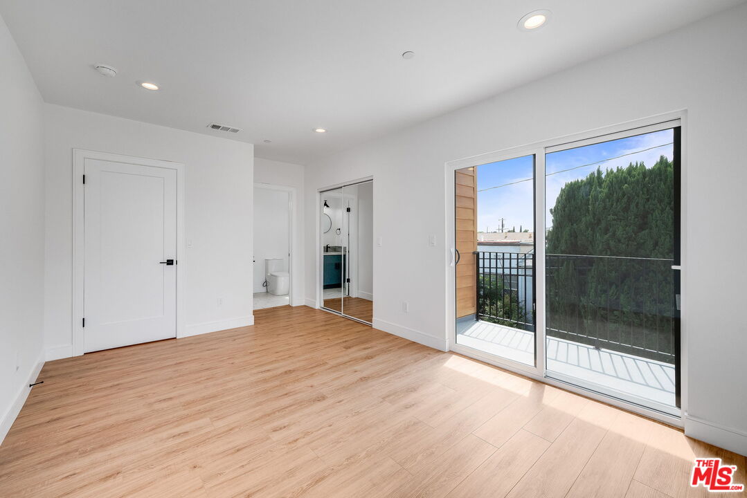 1435 S Crescent Heights Blvd