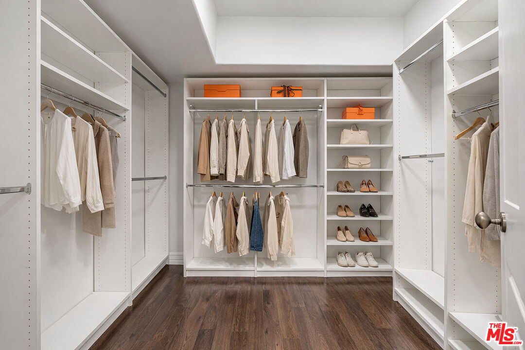 353 S Reeves Dr Unit: 200