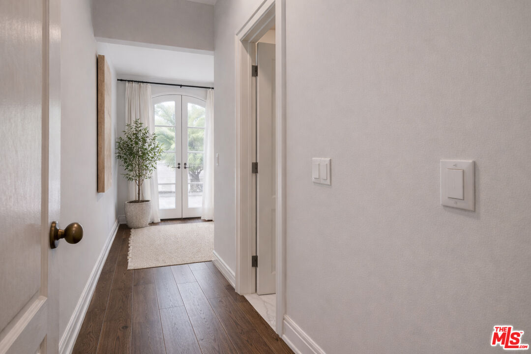 353 S Reeves Dr Unit: 200