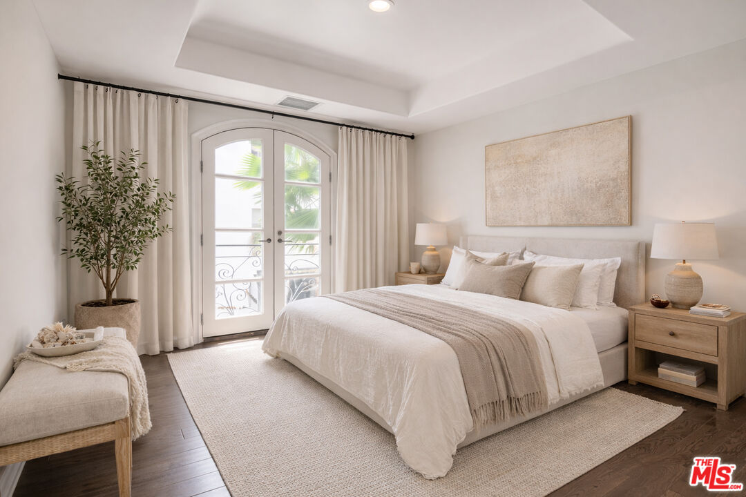 353 S Reeves Dr Unit: 200