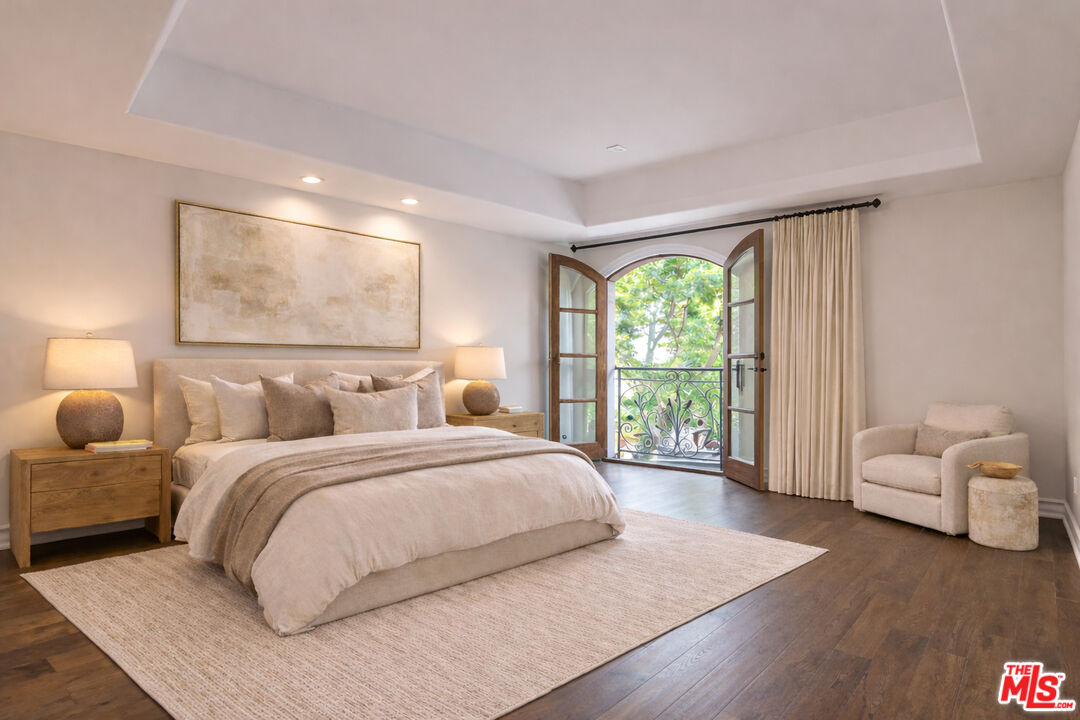 353 S Reeves Dr Unit: 200