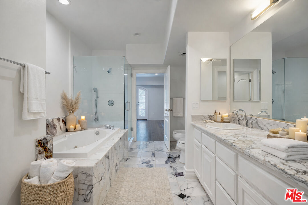 353 S Reeves Dr Unit: 200