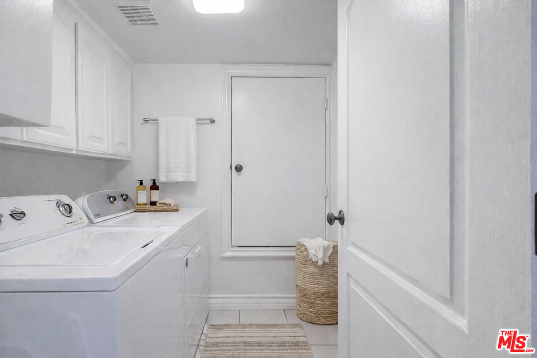 353 S Reeves Dr Unit: 200