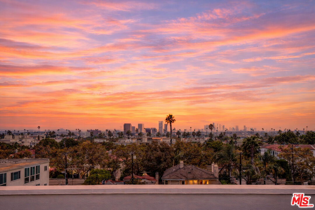 353 S Reeves Dr Unit: 200