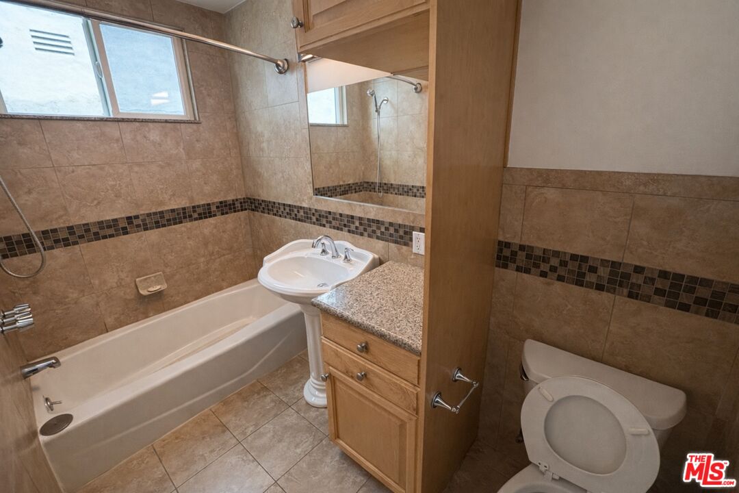 447 S Palm Dr Unit: 5