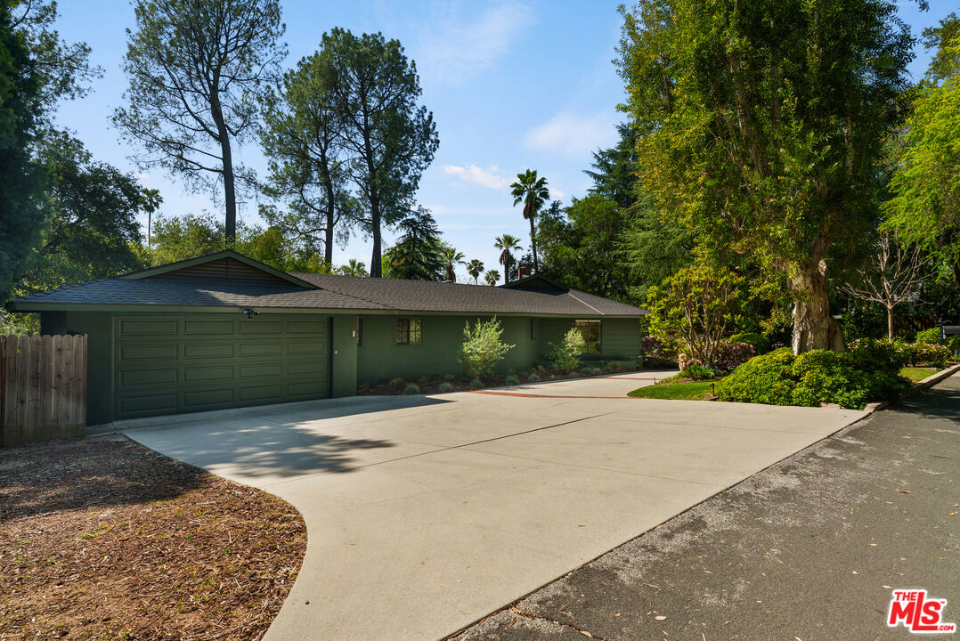 4902 Alta Canyada Rd