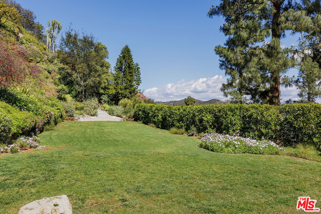1726 Stone Canyon Rd