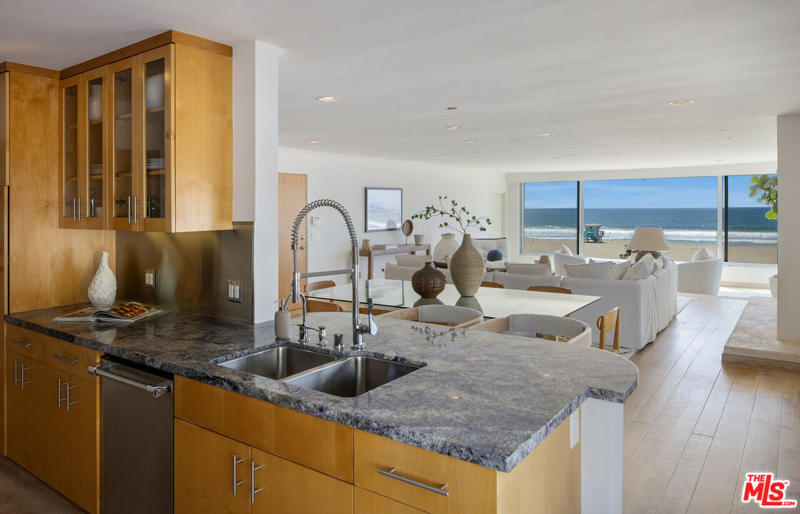 3412 Ocean Front Walk Unit: 201