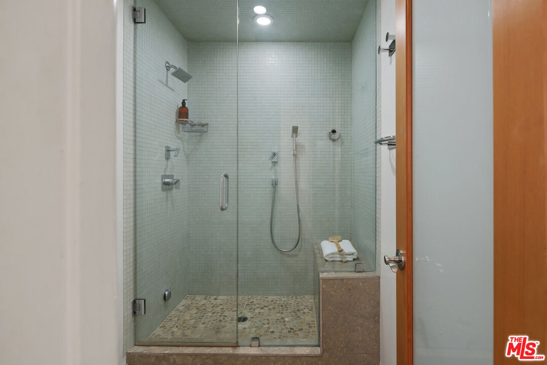 3412 Ocean Front Walk Unit: 201