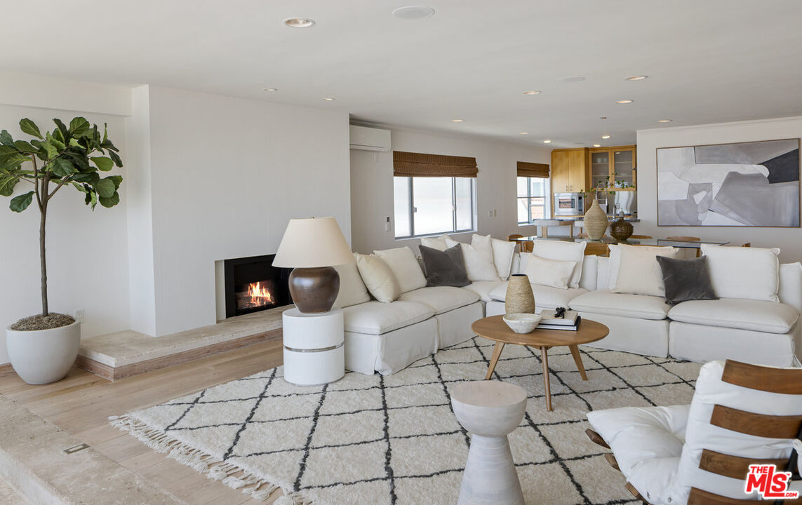 3412 Ocean Front Walk Unit: 201