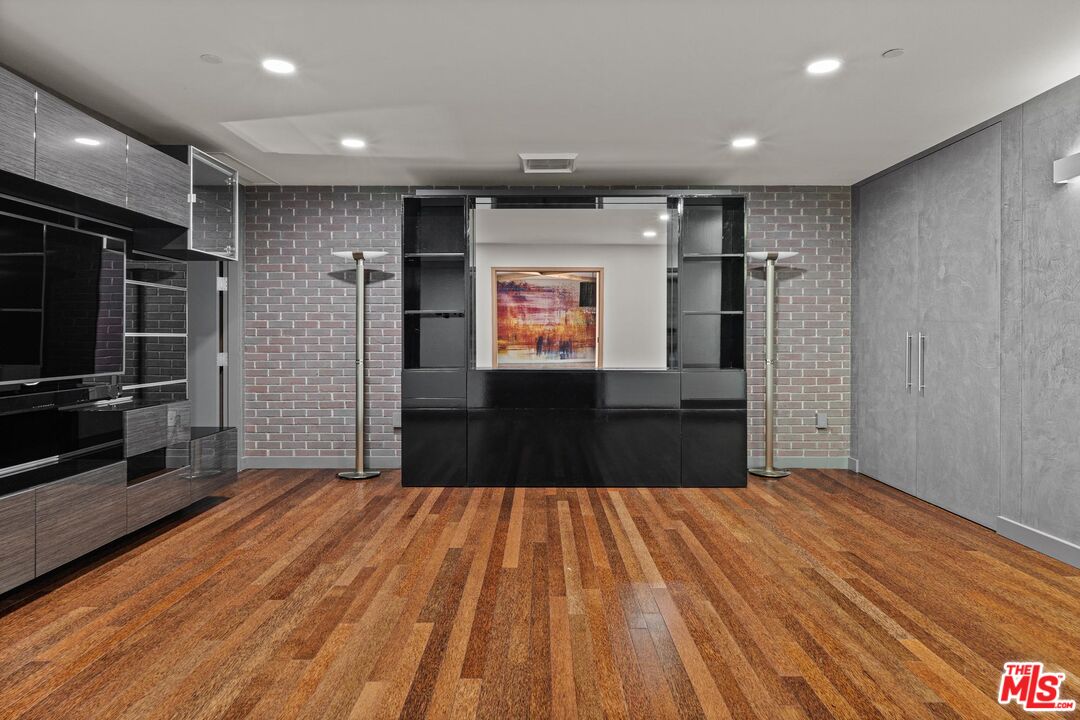 6250 Hollywood Blvd Unit: 9E