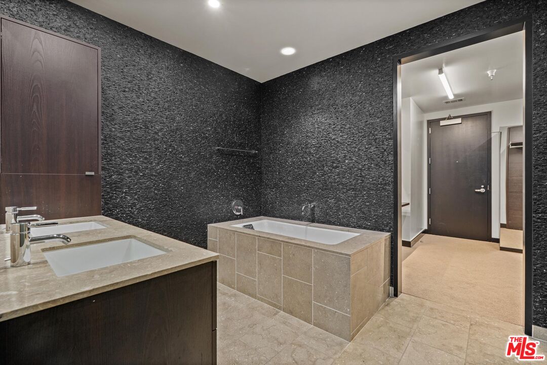 6250 Hollywood Blvd Unit: 9E