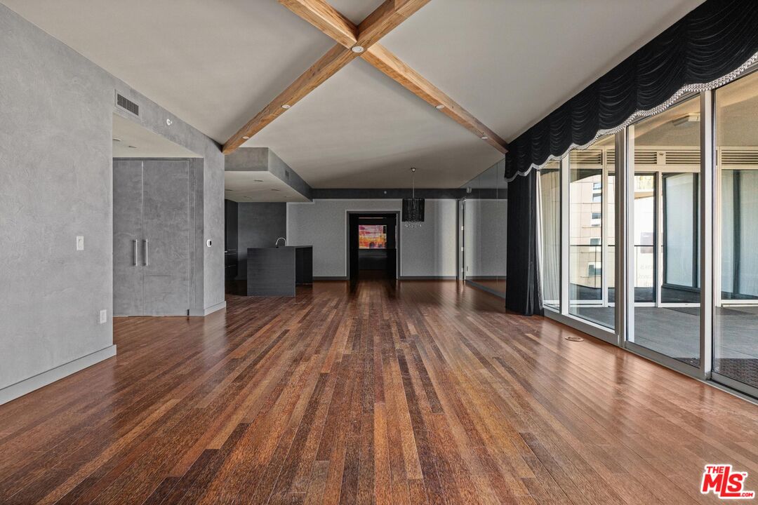 6250 Hollywood Blvd Unit: 9E