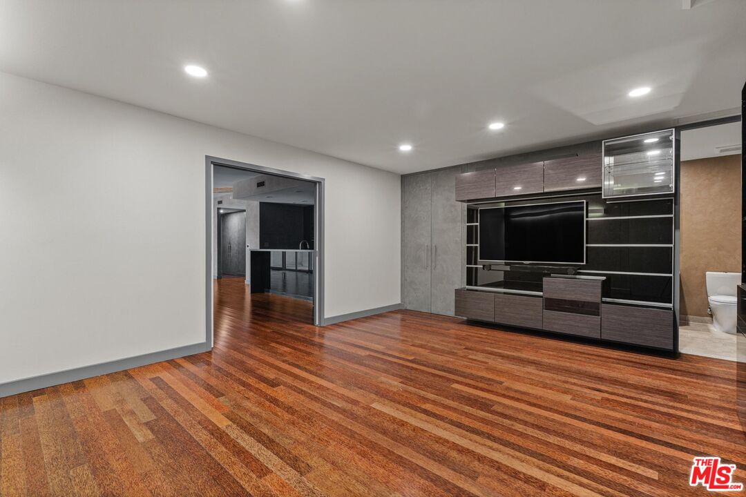 6250 Hollywood Blvd Unit: 9E