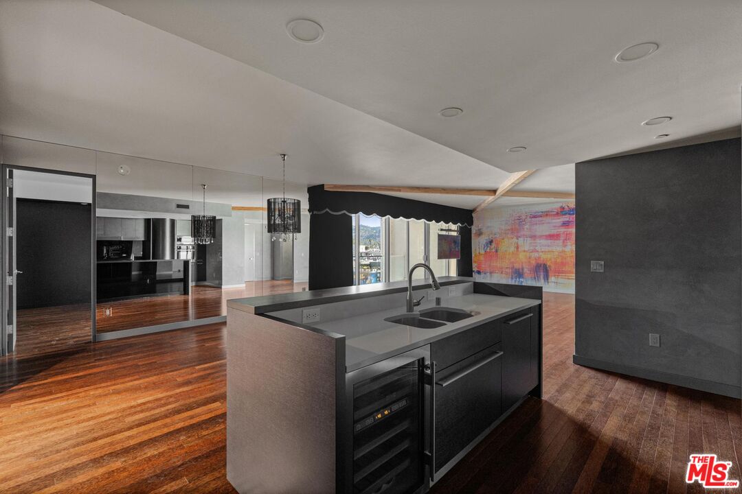 6250 Hollywood Blvd Unit: 9E